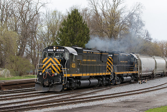 LA&L 433 & 428 (Alco C430) (1963 Alco C424) working in Avon,NY 04-09-21