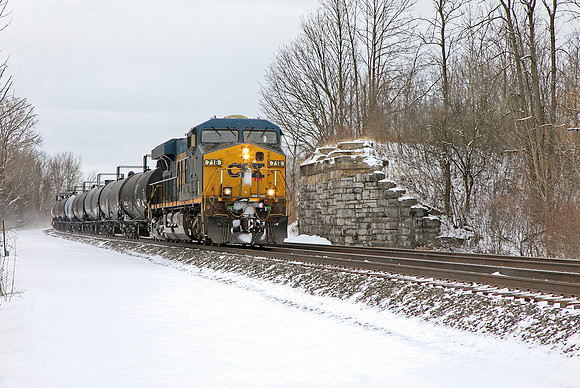 CSX 718 (2007 ES44AC-H) leads  Q363-22 Manifest Train on 01-22-21